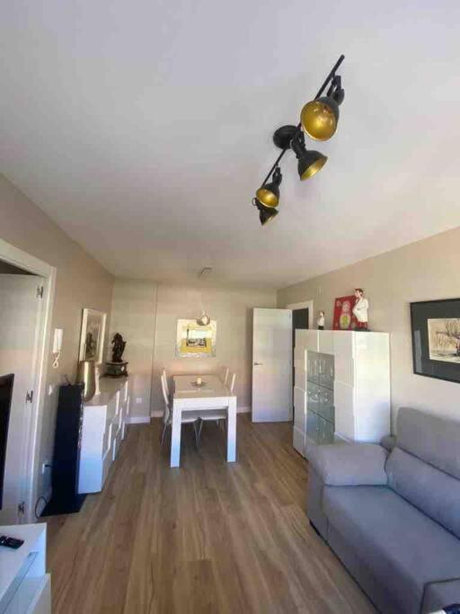 Apartament Lujoso Piso Enfrente De Playa De Fenals, 2 Terrazas