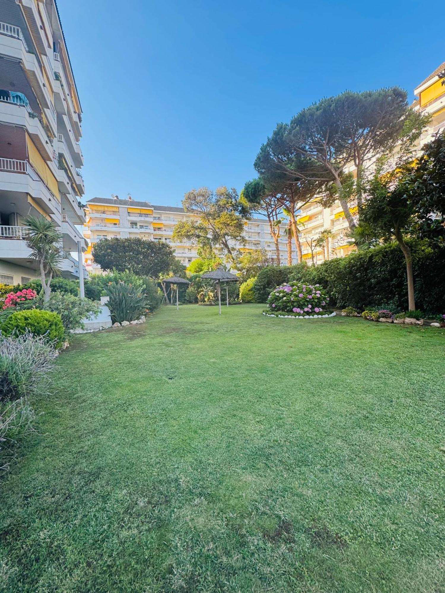 Appartement Lujoso Piso Enfrente De Playa De Fenals, 2 Terrazas